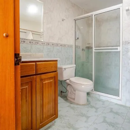 Habitación en casa particular Cerca Al Mar Y Airport *